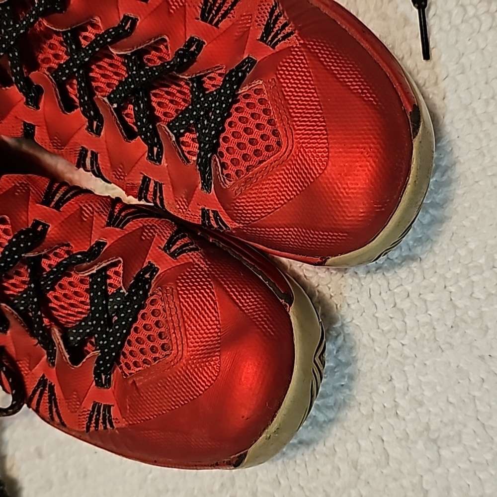 Rare Nike Collectors Sneaker, Nike Hyperdunk's Men's Size 9. - Picture 8 of 8